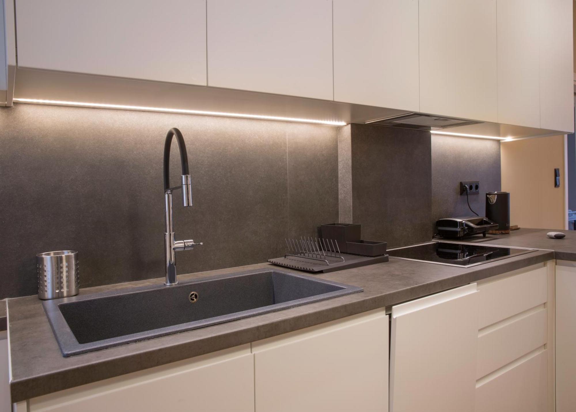 Urban Spacious Apartment Near Kallimarmaron Atenas Exterior foto