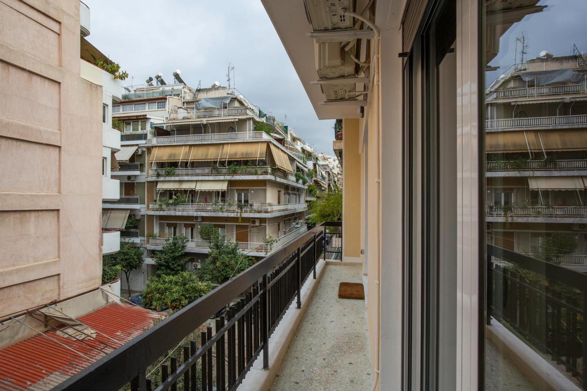 Urban Spacious Apartment Near Kallimarmaron Atenas Exterior foto